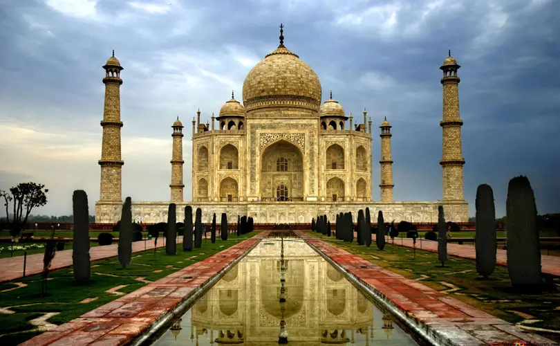 Taj Mahal Timings, Entry Fees & Best Time to Visit in 2025–26